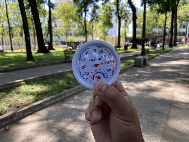 Nắng nóng lịch sử ở TP.HCM: Giữa trưa Bình Thạnh 46 độ C; quận 7 chỉ 40 độ- Ảnh 7.