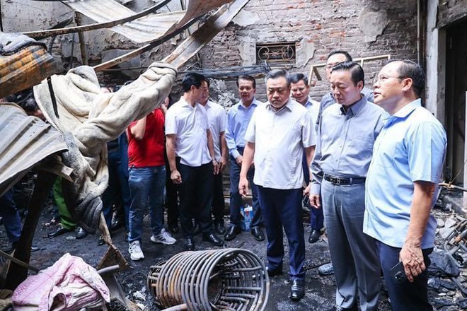 Hiện trường tan hoang trong ngôi nhà cháy khiến 14 người chết ở Hà Nội- Ảnh 8.