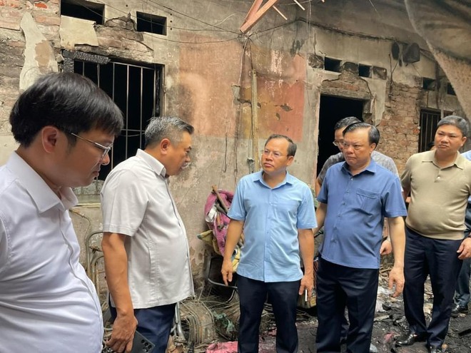 Hiện trường tan hoang trong ngôi nhà cháy khiến 14 người chết ở Hà Nội- Ảnh 7.