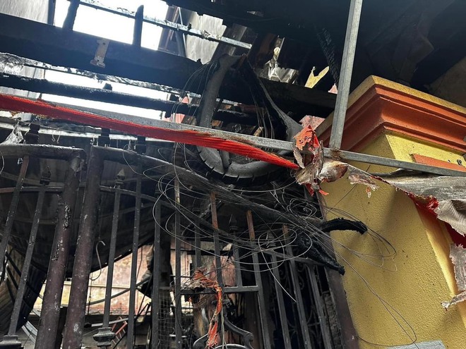 Hiện trường tan hoang trong ngôi nhà cháy khiến 14 người chết ở Hà Nội- Ảnh 3.