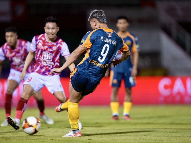 V-League: CLB TP.HCM thăng hoa trên sân Thống Nhất, HAGL tiếp tục lâm nguy vì thua đậm- Ảnh 2.