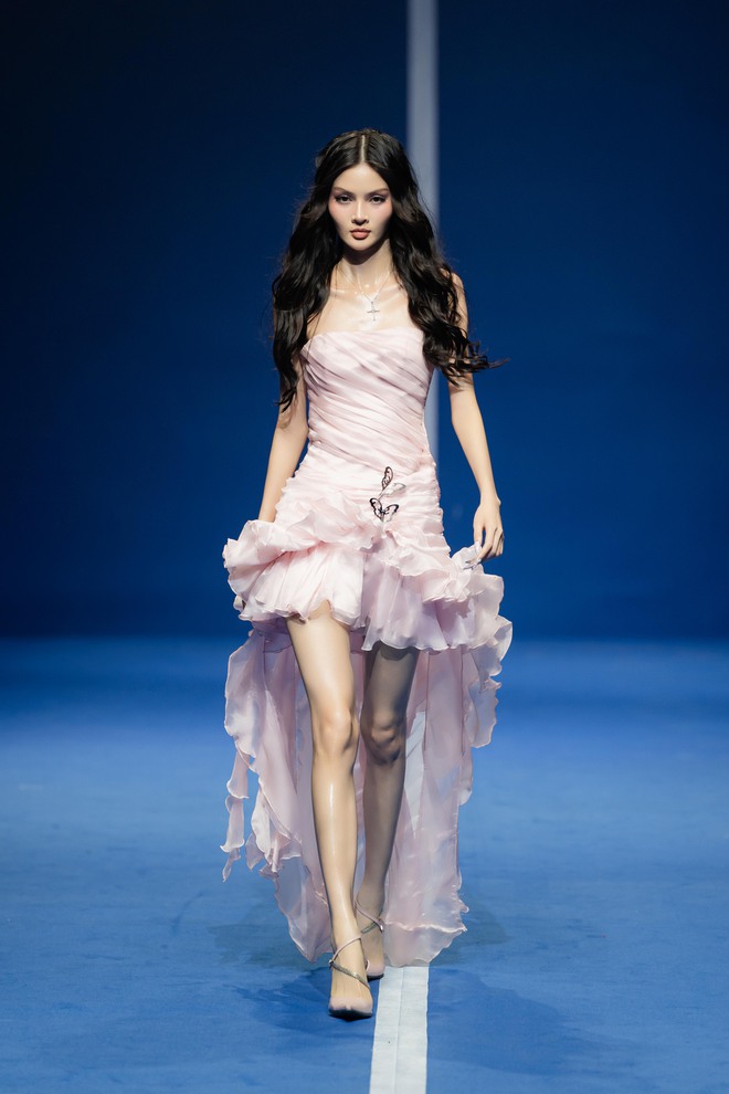 Phương Vy, Chi Pu xuất hiện tại sàn diễn dành cho thương hiệu thời trang nội địa- Ảnh 15.