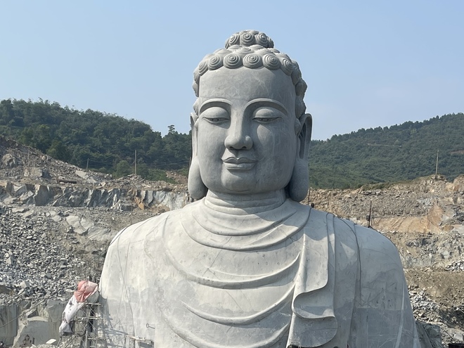 Tượng Phật khổng lồ điêu khắc từ đá nguyên khối cao 65m trên núi Đà Nẵng- Ảnh 4.
