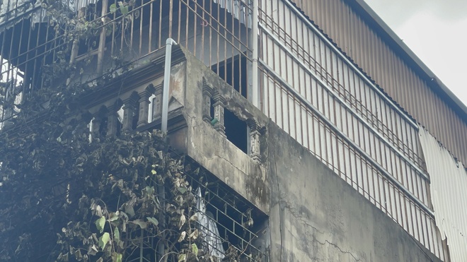 Lối thoát giúp 9 người thoát chết trong vụ cháy nhà trọ ở Hà Nội- Ảnh 4.