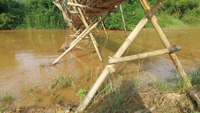 Kon Tum: Cầu treo hư hỏng, người dân phải lội suối đi làm- Ảnh 17.