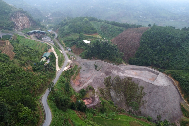 Những 'quả bom' treo trên đầu dân- Ảnh 5.