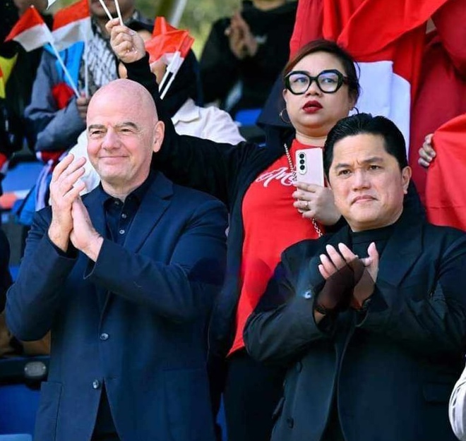 HLV Troussier và sếp lớn FIFA bất ngờ xuất hiện, trong ngày U.23 Indonesia vỡ mộng Olympic- Ảnh 4.