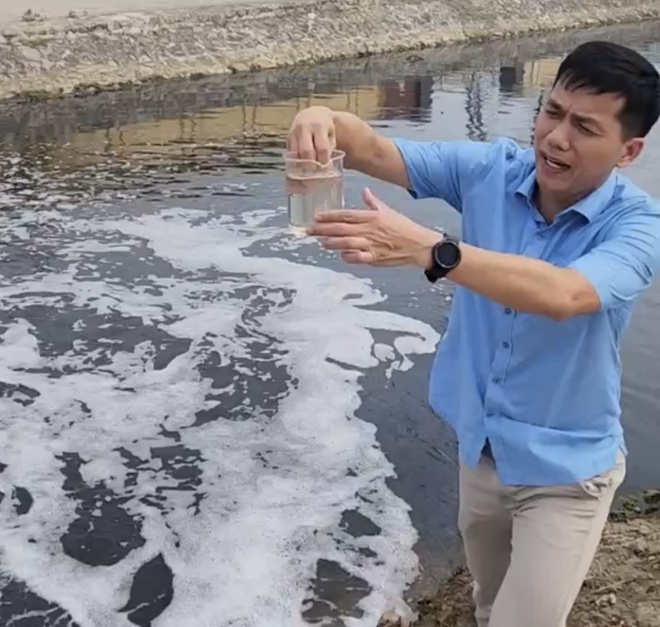 Nước thải khu công nghiệp nhuộm hồng con kênh đổ ra sông Bắc Hưng Hải- Ảnh 3.