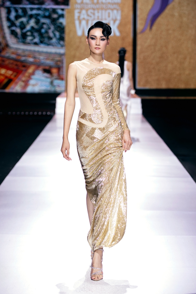 Vu Viet Ha had the most impressive show of fashion week - Photo 14.