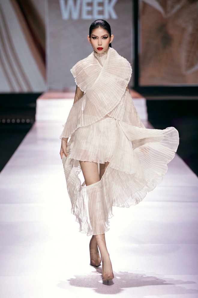 Vu Viet Ha had the most impressive show of fashion week - Photo 5.