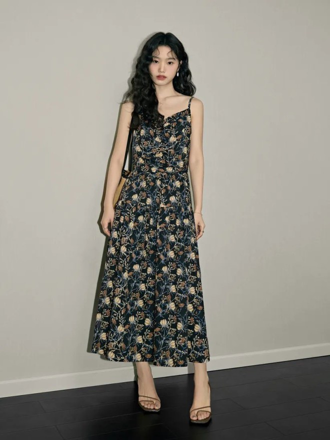 Patterned long skirts are the best items to buy this summer - Photo 7.