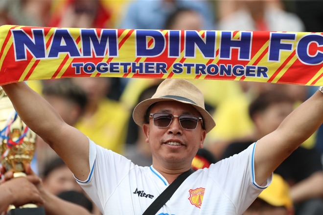 Thiên Trường 'mở hội', CLB Nam Định sớm giành chức vô địch V-League: Vui sao nước mắt lại trào!- Ảnh 5.