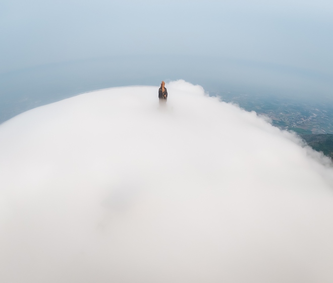Mây tràn trên đỉnh Bà Đen- Ảnh 3.