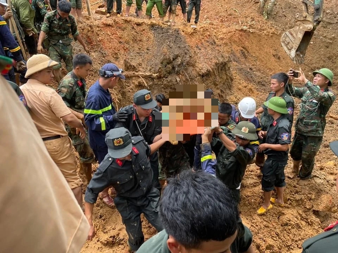 Xem nhanh 20h ngày 13.7: 11 người tử vong trong vụ sạt lở vùi xe khách ở Hà Giang | Nữ điều dưỡng cứu sống em bé sặc sữa- Ảnh 2.