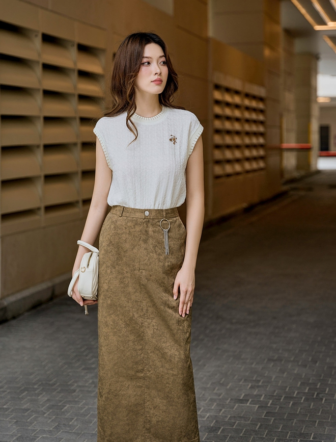 Đi làm, xuống phố đều nổi bật với cặp đôi áo và chân váy- Ảnh 3. Đi làm, xuống phố đều nổi bật với cặp đôi áo và chân váy- Ảnh 3.