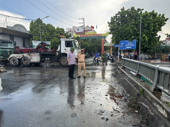 Tai nạn khiến 4 mẹ con tử vong: Xe ben mang biển số khác tem kiểm định- Ảnh 2.