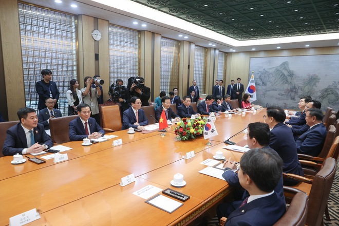Thủ tướng đề nghị Hàn Quốc hỗ trợ đào tạo nhân lực bán dẫn, AI- Ảnh 4.