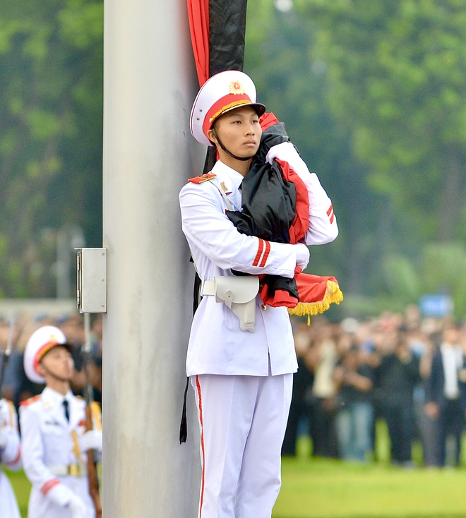 Nghi lễ thượng cờ rủ Quốc tang Tổng Bí thư Nguyễn Phú Trọng- Ảnh 6.