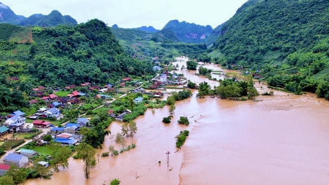 Toàn cảnh TP.Sơn La ngập lụt bởi mưa lũ- Ảnh 8.