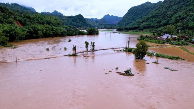 Toàn cảnh TP.Sơn La ngập lụt bởi mưa lũ- Ảnh 9.