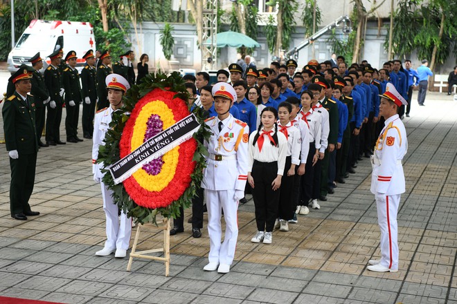 Đoàn TNCS Hồ Chí Minh và tuổi trẻ Việt Nam viếng Tổng Bí thư Nguyễn Phú Trọng- Ảnh 2.