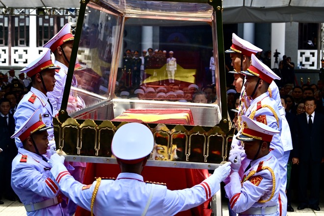 Phu nhân, gia đình nghẹn ngào tiễn đưa Tổng Bí thư Nguyễn Phú Trọng- Ảnh 9.