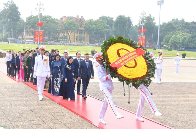 Lãnh đạo Đảng, Nhà nước viếng Chủ tịch Hồ Chí Minh và các anh hùng liệt sĩ- Ảnh 6.