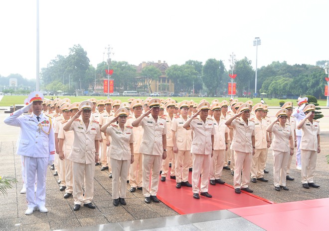 Lãnh đạo Đảng, Nhà nước viếng Chủ tịch Hồ Chí Minh và các anh hùng liệt sĩ- Ảnh 5.