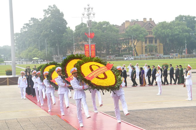 Lãnh đạo Đảng, Nhà nước viếng Chủ tịch Hồ Chí Minh và các anh hùng liệt sĩ- Ảnh 1.