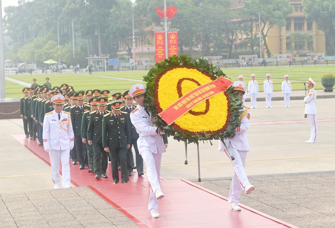 Lãnh đạo Đảng, Nhà nước viếng Chủ tịch Hồ Chí Minh và các anh hùng liệt sĩ- Ảnh 4.