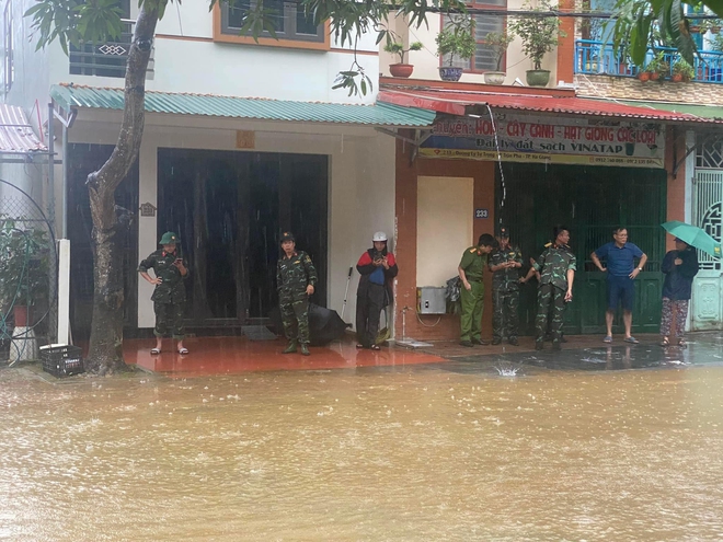 Mưa hơn 400 mm, nhiều nơi ở Hà Giang 'chìm' trong biển nước- Ảnh 3.