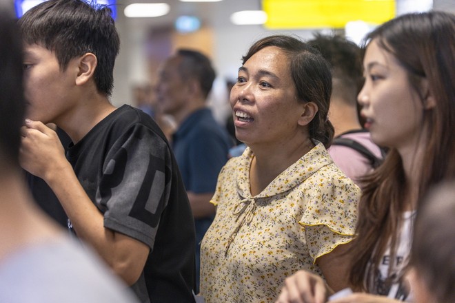 ‘Biển’ người trải nghiệm metro Nhổn - ga Hà Nội ngày cuối tuần- Ảnh 3.