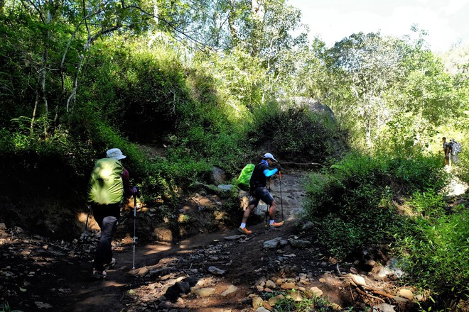 Khách Việt chinh phục cung trek núi lửa kỳ vĩ bậc nhất Indonesia- Ảnh 2.