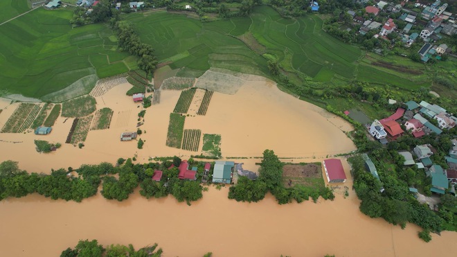 TP.Cao Bằng bị nước lũ bao vây- Ảnh 7.