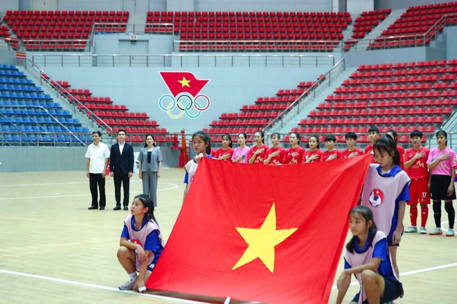 'Cơn mưa' bàn thắng xuất hiện ở ngày khai màn giải futsal nữ VĐQG 2024 - Ảnh 5.