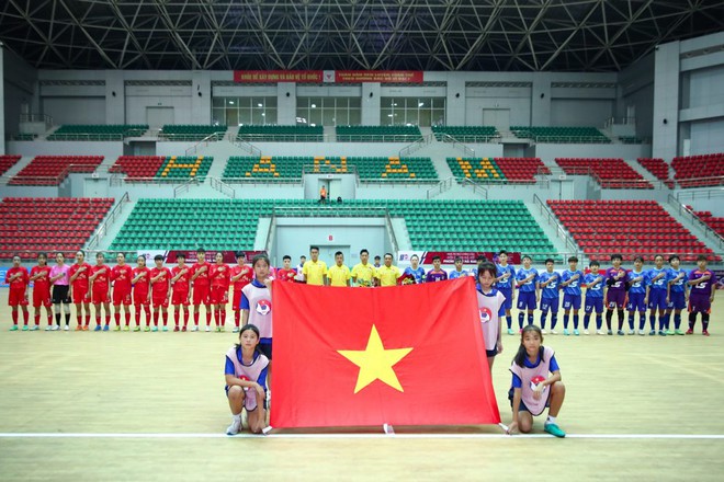 'Cơn mưa' bàn thắng xuất hiện ở ngày khai màn giải futsal nữ VĐQG 2024 - Ảnh 3.