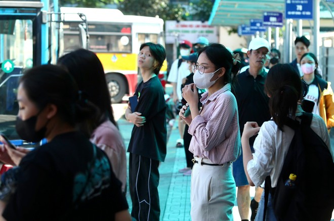 Lưu lượng xe tăng vọt, cửa ngõ phía nam Hà Nội kẹt cứng- Ảnh 8.