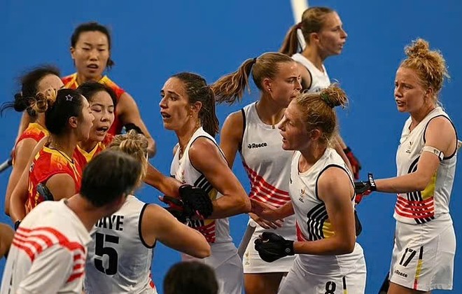 Chinese women's hockey team fights Belgian team: The ugliest image of the Olympics - Photo 4.