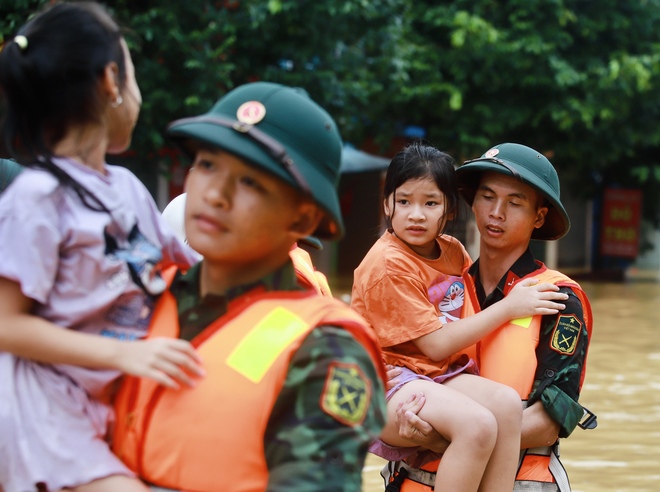 'Mình phục vụ dân nhưng không biết con mình đang thế nào'- Ảnh 10.