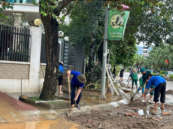 Hàng trăm đội hình thanh niên xông pha giúp dân khắc phục thiệt hại sau bão- Ảnh 11.