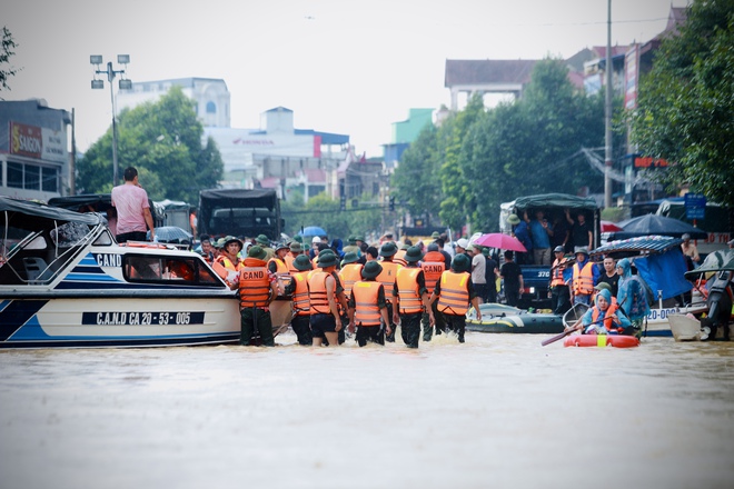 'Mình phục vụ dân nhưng không biết con mình đang thế nào'- Ảnh 7.