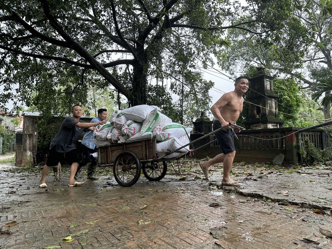 Cảnh báo thời tiết nguy hiểm tại Hà Nội chiều nay- Ảnh 7.