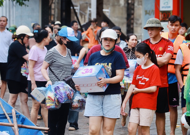 'Mình phục vụ dân nhưng không biết con mình đang thế nào'- Ảnh 11.