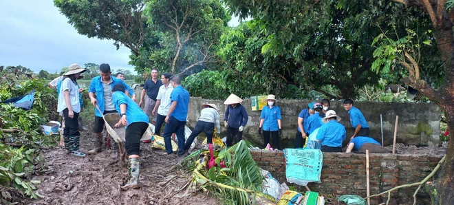 Hàng trăm đội hình thanh niên xông pha giúp dân khắc phục thiệt hại sau bão- Ảnh 9.