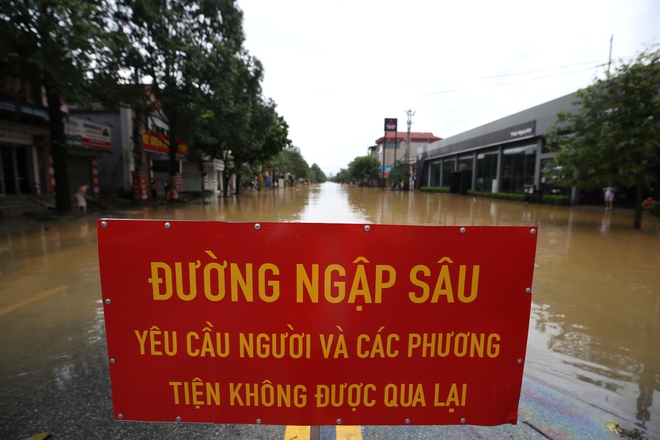 [FLYCAM] Toàn cảnh ngập lụt ở Thái Nguyên sau bão số 3 (Yagi)- Ảnh 1.