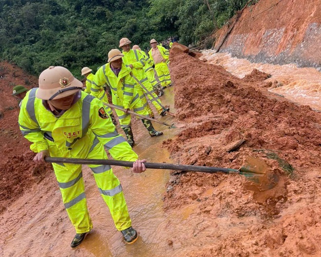 Tìm thấy 17 thi thể trong vụ sạt lở vùi lấp xe ở Cao Bằng- Ảnh 4.