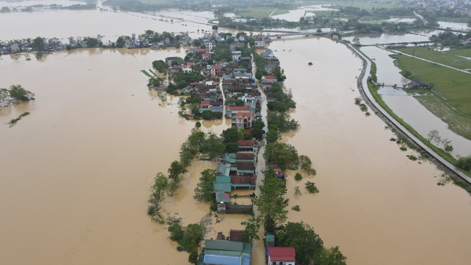 Rốn lũ Hà Nội lại chìm trong biển nước- Ảnh 3.