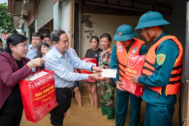 Chủ tịch Quốc hội: 'Đảm bảo 100% người dân có chỗ ở như trước mưa lũ'- Ảnh 5.