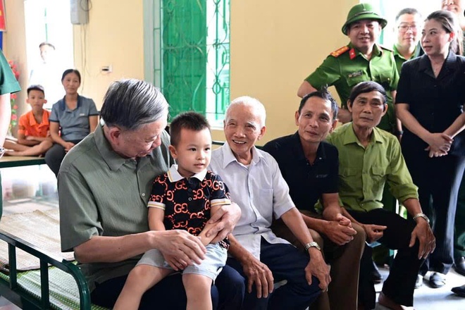 Tổng Bí thư, Chủ tịch nước kiểm tra công tác khắc phục hậu quả bão số 3 ở Tuyên Quang- Ảnh 3.