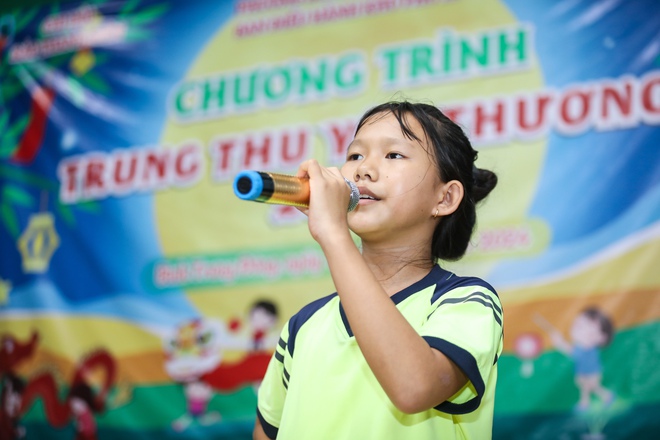 Báo Thanh Niên mang Trung thu yêu thương đến lớp học tình thương ở Thủ Đức- Ảnh 5.